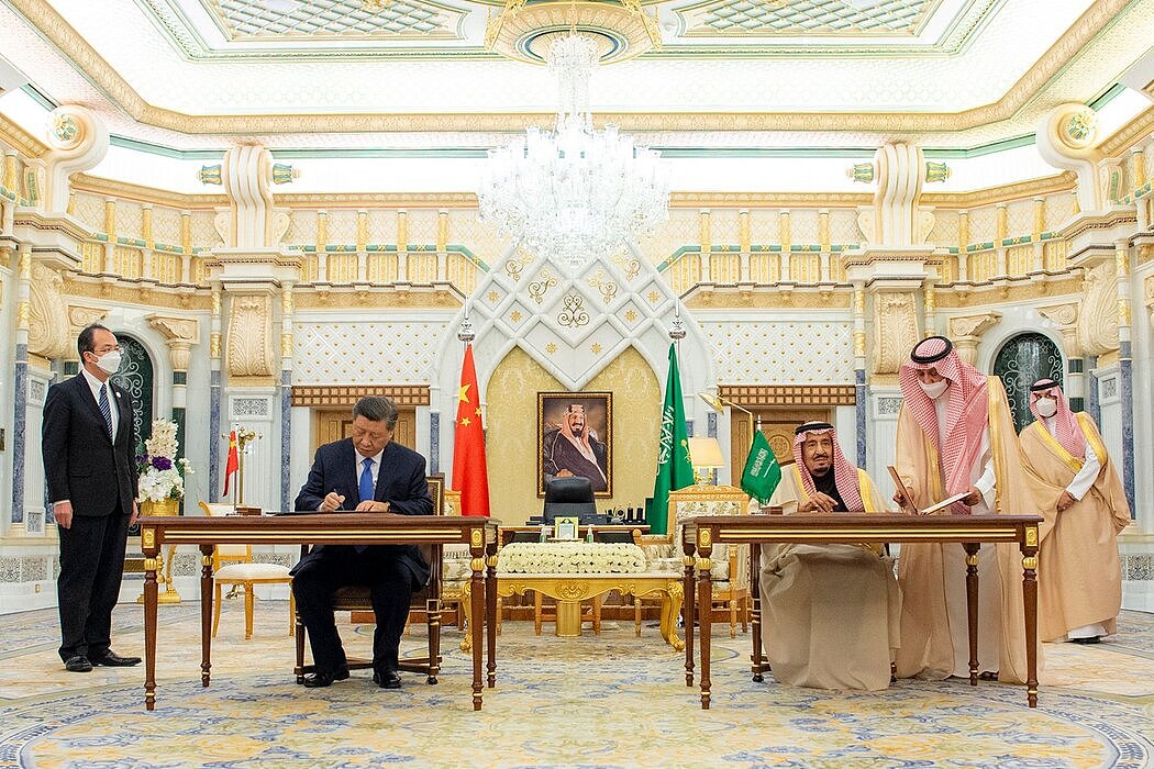 周四，习近平和沙特阿拉伯国王萨勒曼达成协议，两国同意建立新的伙伴关系。