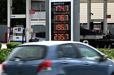 两年来首次！澳洲平均油价下跌10.3c/升，老司机的钱包有救了（图）