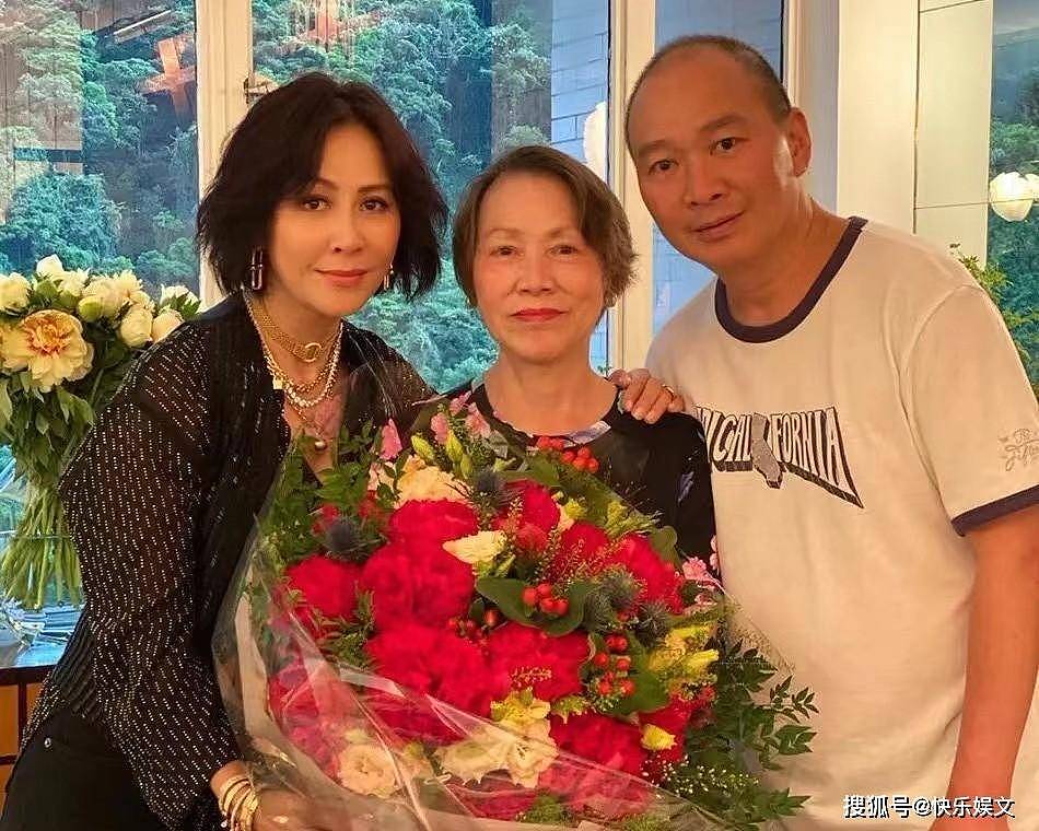 刘嘉玲75岁母亲罕露面！五官与女儿像复制粘贴，皮肤白皙显年轻 （组图） - 7