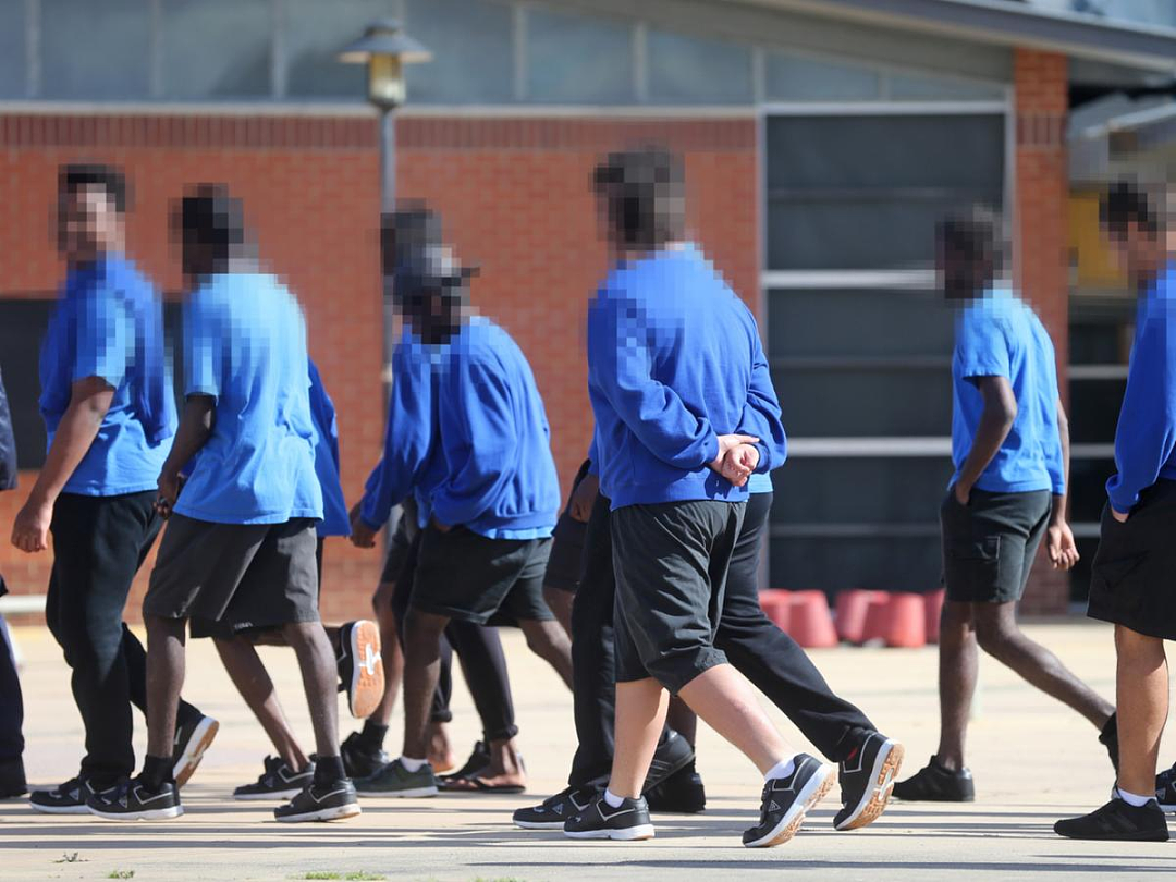 一年犯下92项罪行！西澳13岁男孩假释成功，法官：再犯法，监狱里过圣诞（组图） - 3