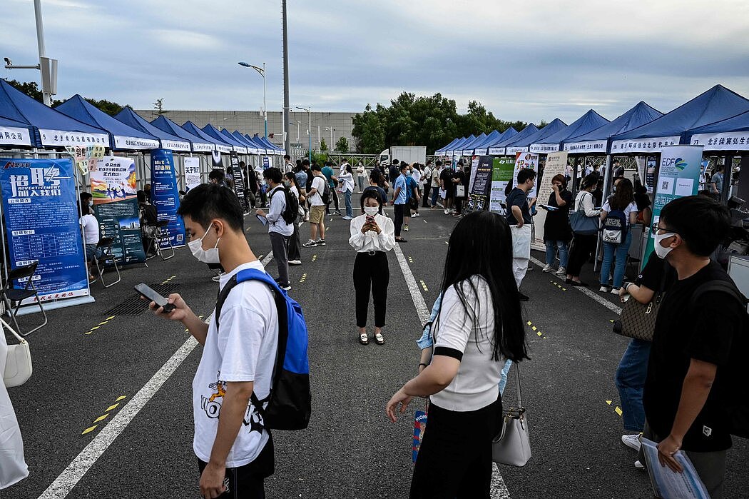 8月在北京举行的一个招聘会。今年，16至24岁人群的失业率达到近20%，是中国自2018年开始公布这一数字以来的最高水平。
