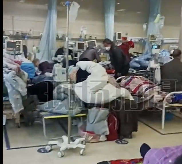 河北医科大学医院病患数爆量。 图：翻摄自推特影片