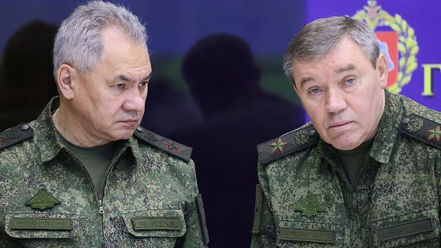武装部队统领吉拉西莫夫（右）