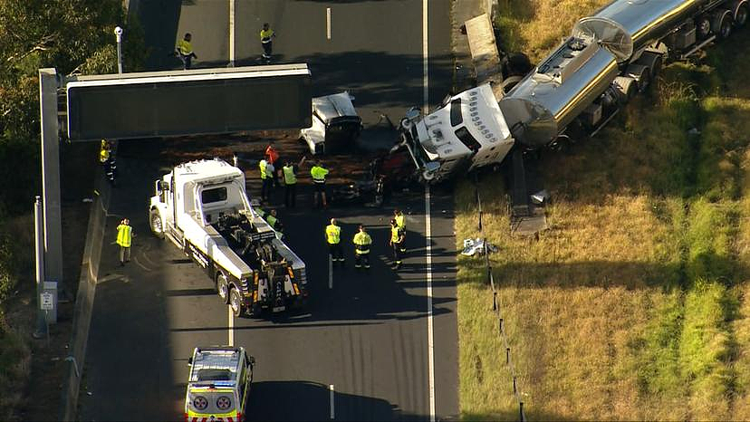 悉尼高速公路多辆卡车相撞！导致柴油泄漏，交通堵塞数公里（组图） - 4