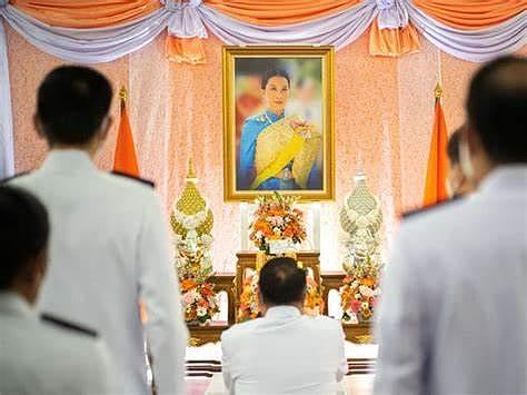 泰国44岁长公主病情持续恶化，国王和王后无法探望，民众纷纷祈福（组图） - 1