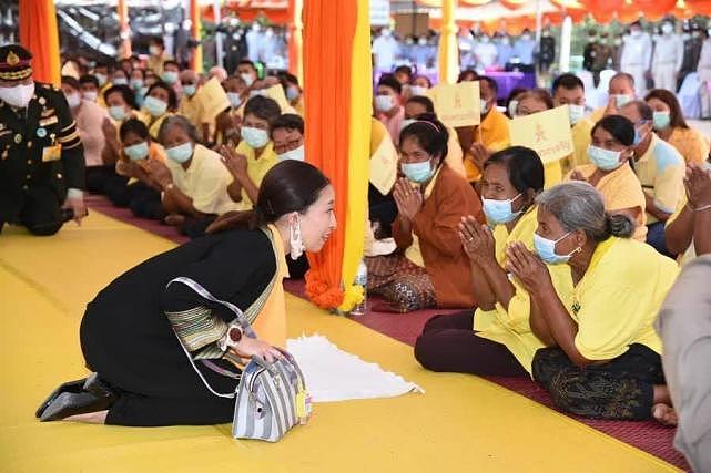 泰国44岁长公主病情持续恶化，国王和王后无法探望，民众纷纷祈福（组图） - 8