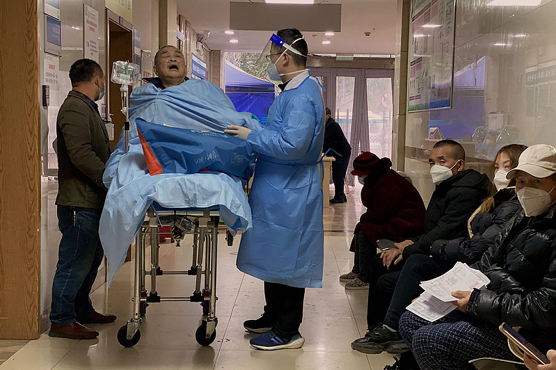 图为重庆医科大学附属第一医院急诊室内22日景象。 (Getty Images)