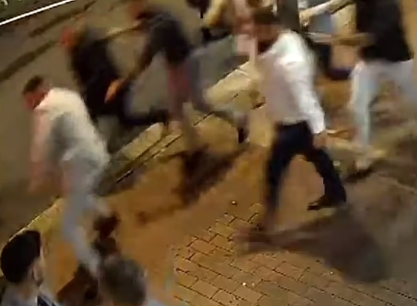 悉尼婚礼上演大乱斗！宾客在街头互殴，场面一片混乱，有人被捅伤送医（视频/组图） - 4