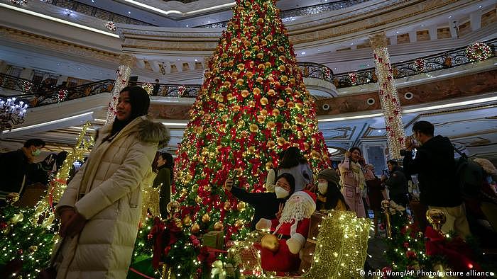 上周末，北京的年轻人们在庆祝圣诞节。