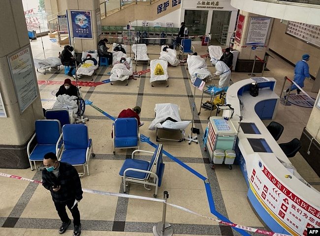 重庆第五人民医院大厅改成急诊室。（2022年12月23日）