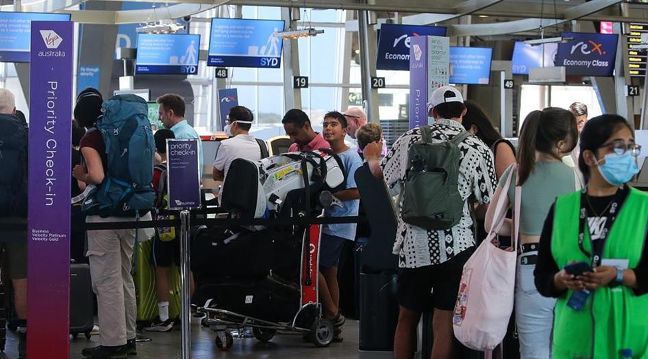 悉尼机场被“挤爆”！迎3年来最繁忙节假日，旅客排起长龙（组图） - 3