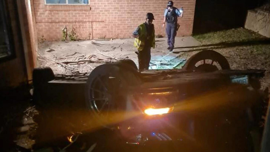 悉尼西北区发生车祸！豪车顶朝下被撞翻，16岁男孩被捕（组图） - 2