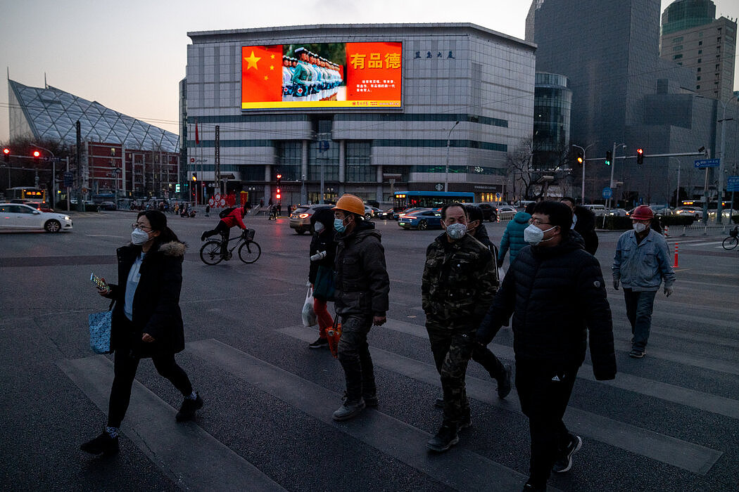 12月的北京街景。几乎所有新冠限制措施突然结束，令公众感到不安。