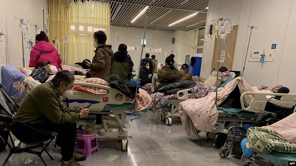 中国天津南开医院收住的染疫病人。(2022年12月28日)