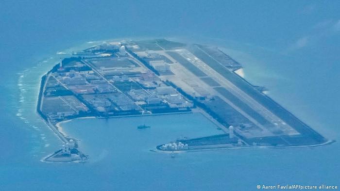 美国印太司令部3月20日表示，中国在南沙群岛至少三个人工岛上完成全面军事部署