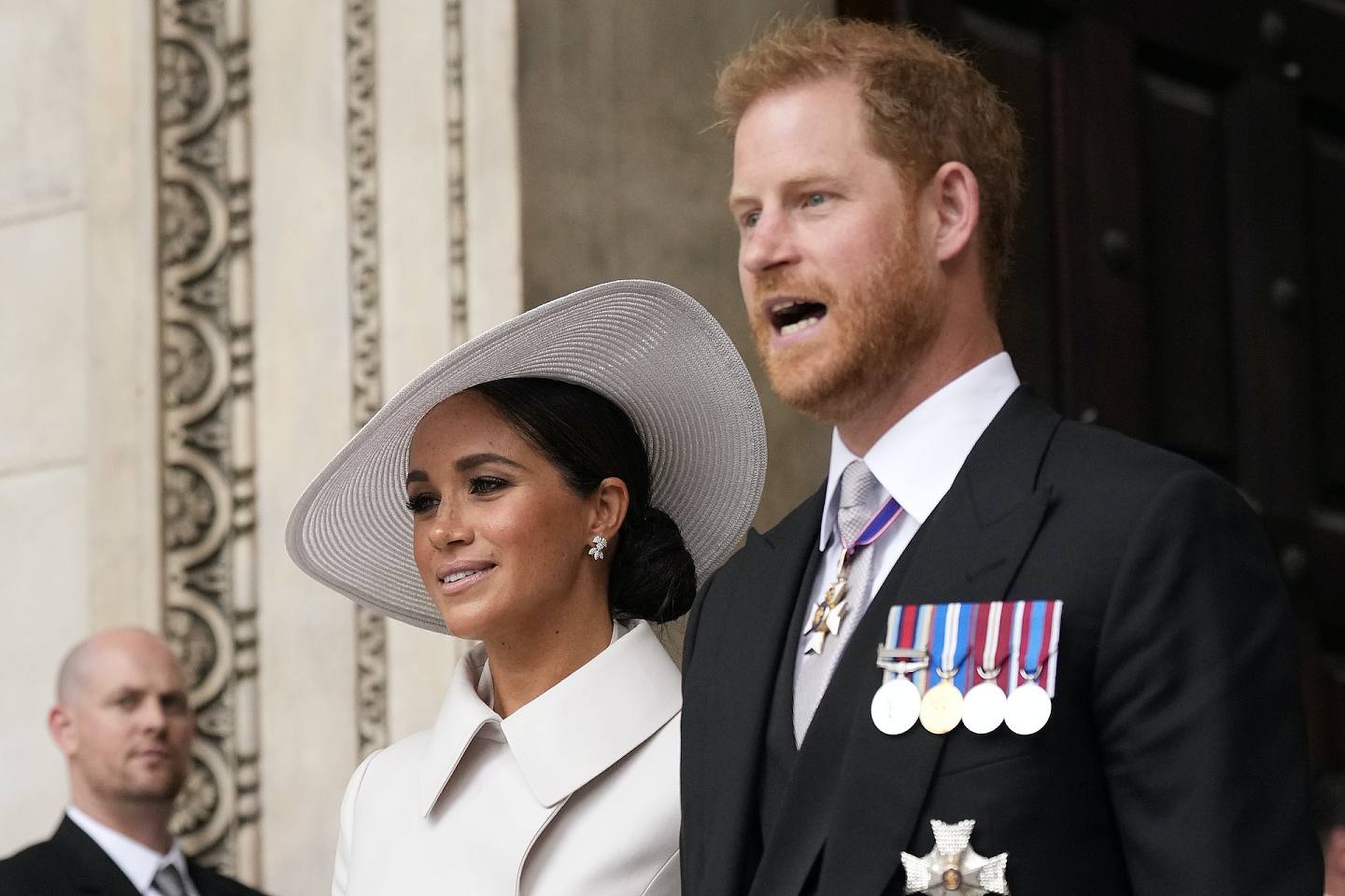 哈里和梅根: 图为2022年6月3日，英国哈里王子和妻子梅根在英国伦敦出席庆祝英女王登基70周年「白金禧」的活动。 （Getty）