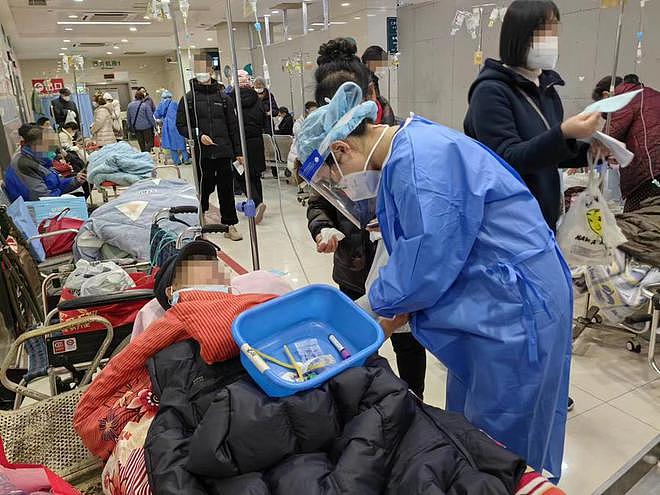上海“重症高峰已慢慢出现”， 医院呼吁分流就诊让出“生命通道”（组图） - 3