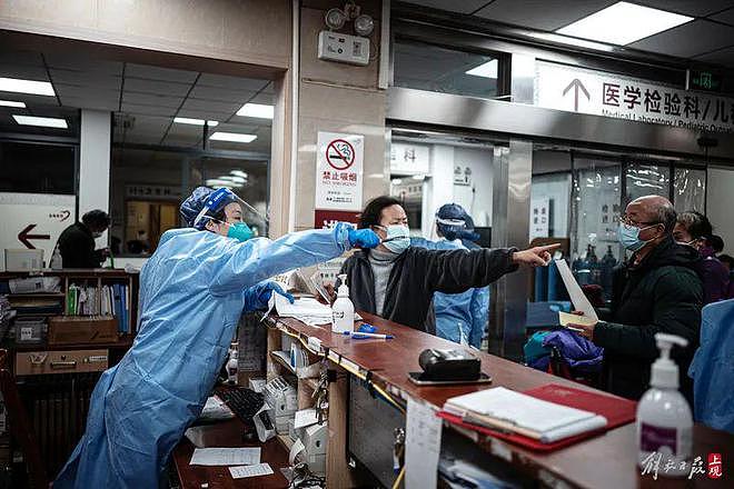 上海“重症高峰已慢慢出现”， 医院呼吁分流就诊让出“生命通道”（组图） - 13