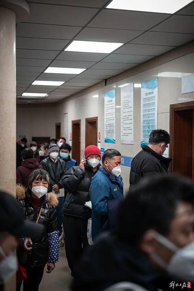 上海“重症高峰已慢慢出现”， 医院呼吁分流就诊让出“生命通道”（组图） - 15