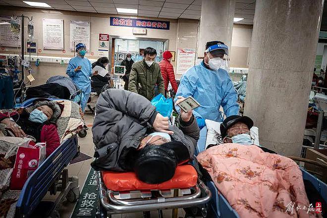 上海“重症高峰已慢慢出现”， 医院呼吁分流就诊让出“生命通道”（组图） - 17