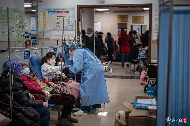 上海“重症高峰已慢慢出现”， 医院呼吁分流就诊让出“生命通道”（组图） - 19