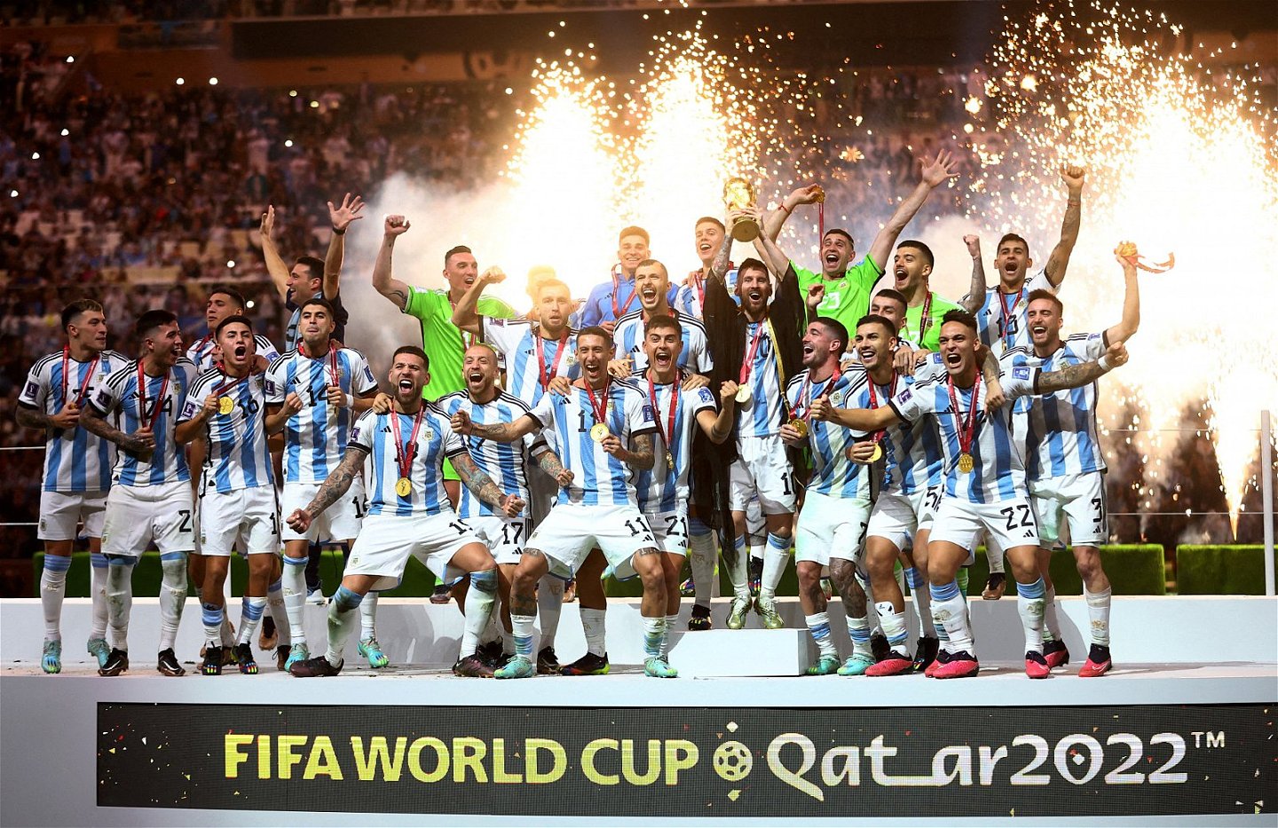 阿根廷国家足球队在12月18日世界杯决赛，捧走大力神杯。（路透社档案照）
