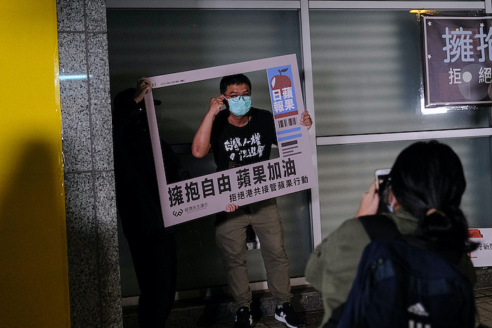 黎智英国安法案：中国人大常委会颁布释法，外国律师能否参与国安案件由香港特首决定（组图） - 24