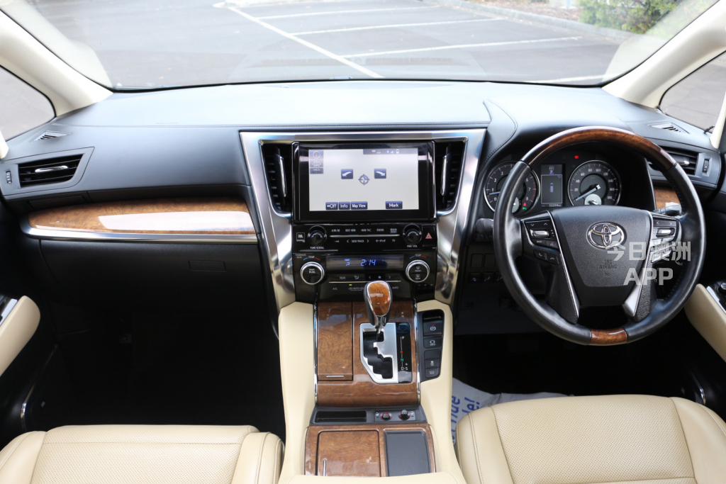 JMR精品车  2016款丰田阿尔法Executive Lounge V6 四驱版 32000公里