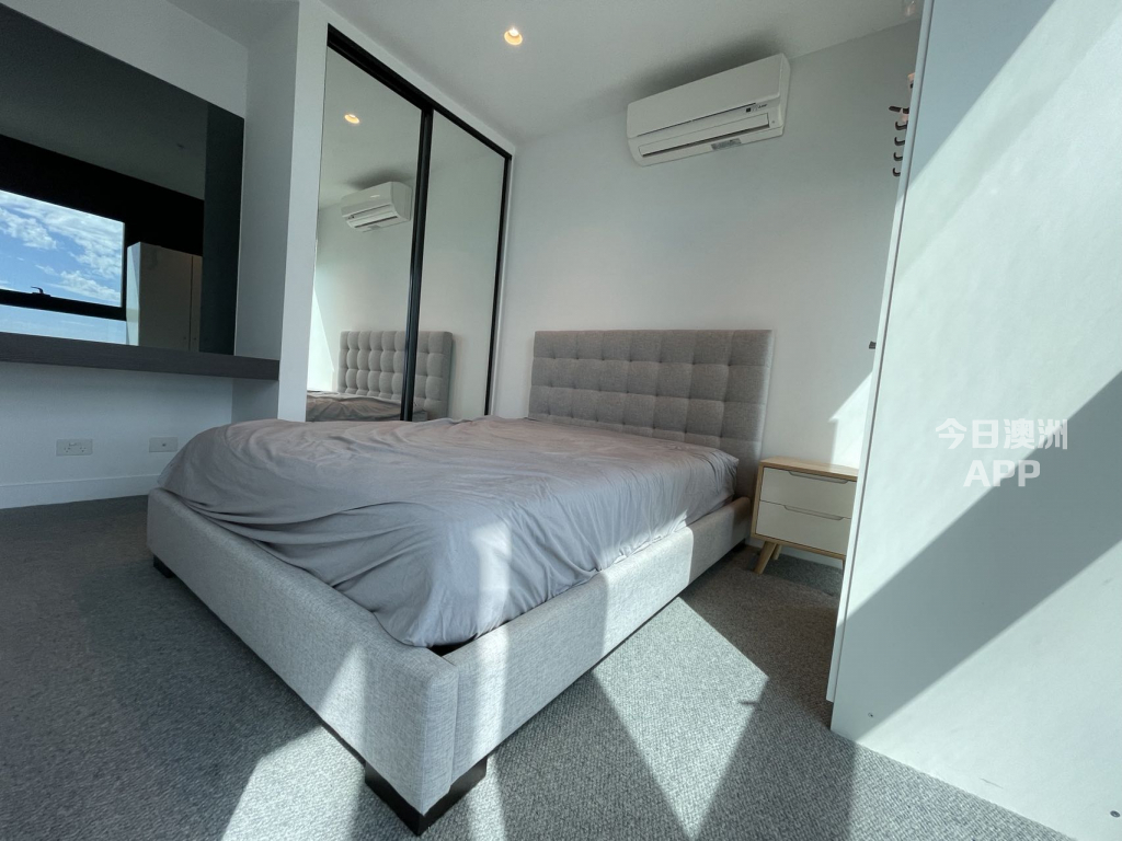 Melbourne City CBD V One 高层公寓 一房一卫带整套家具 入住时间6月中