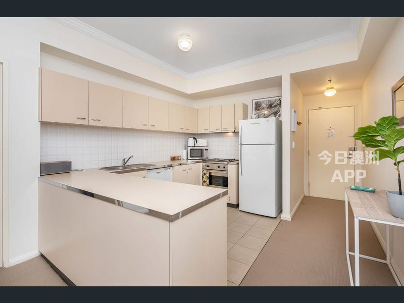 Burwood Avaliable 1bed  1car space Mins to Deakin Uni  Transport