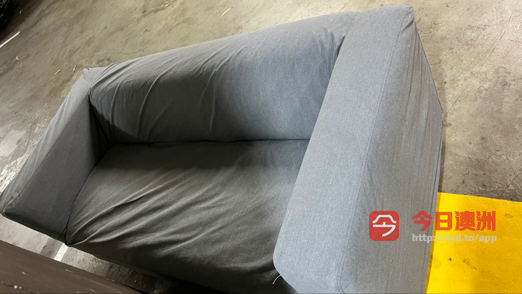 全新15米布艺沙发实木床实木餐椅两张 打包出售100 Homebush自取