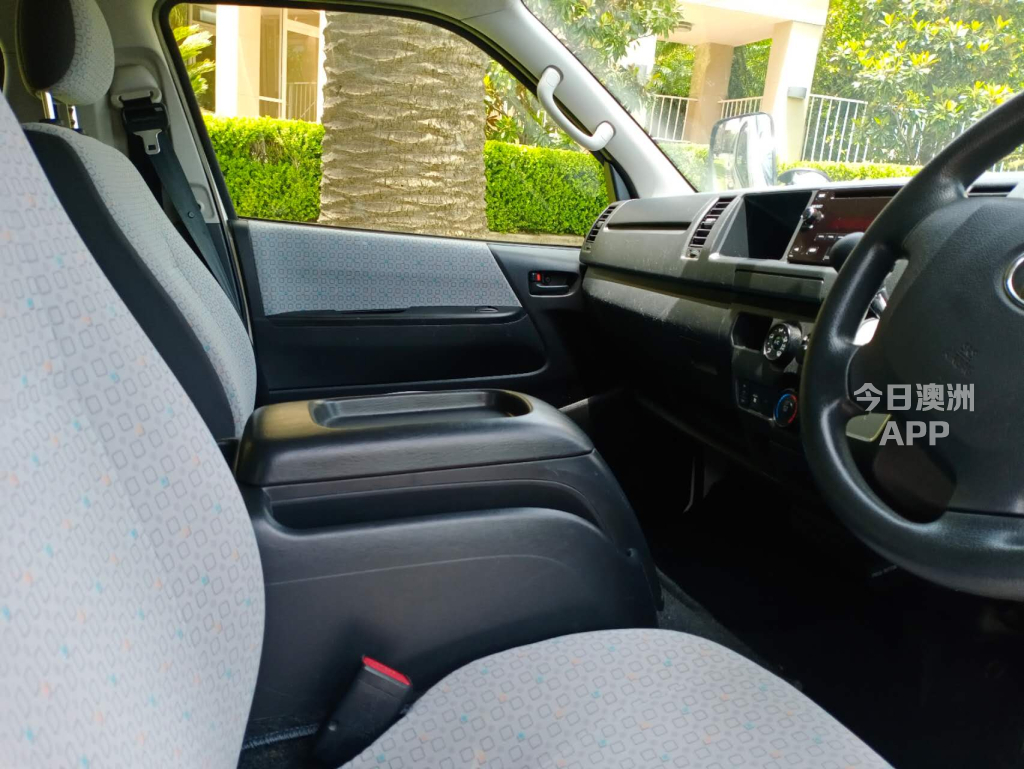 2014 Toyota Hiace GL Commuter 4WD 4驱 仅14公里 自动移门 仅售39999