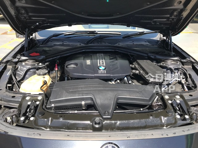 2012 BMW 318D 自动 4门5坐轿车