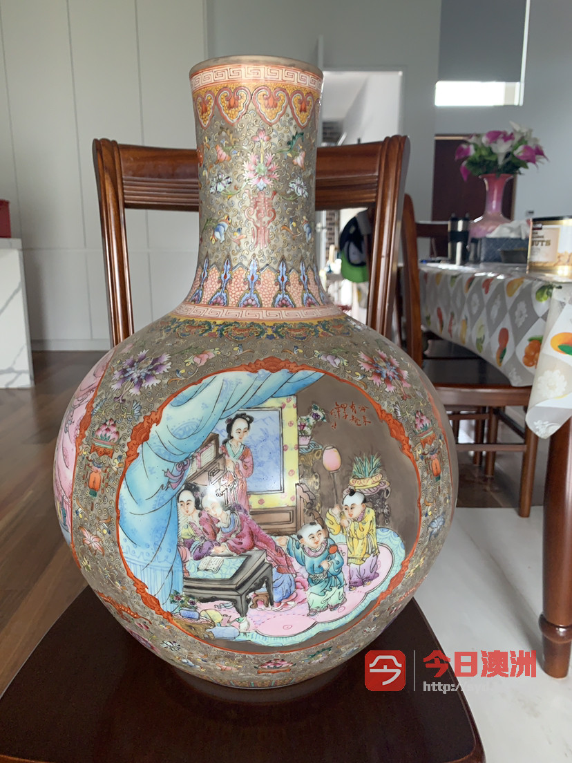 彩瓷花瓶