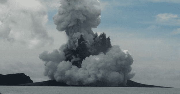 汤加火山喷发引发海啸