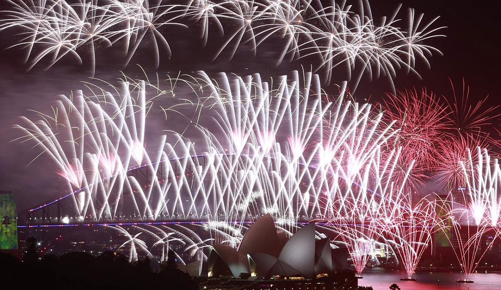 悉尼跨年烟花秀闪耀夜空，10万种烟花特效美翻天（组图） - 17