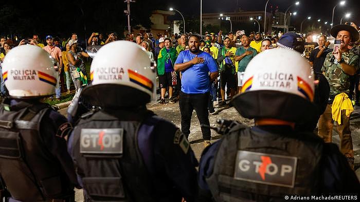 2022 年 12 月 12 日，博尔索纳罗支持者在巴西利亚示威