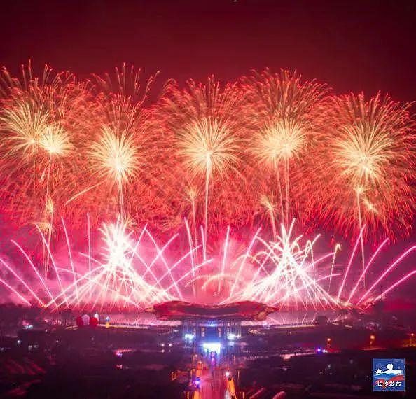 上海再现“拉链式人墙”！中国各地聚集人潮跨年，网友：“熟悉的烟火气回来了！”（视频/组图） - 8