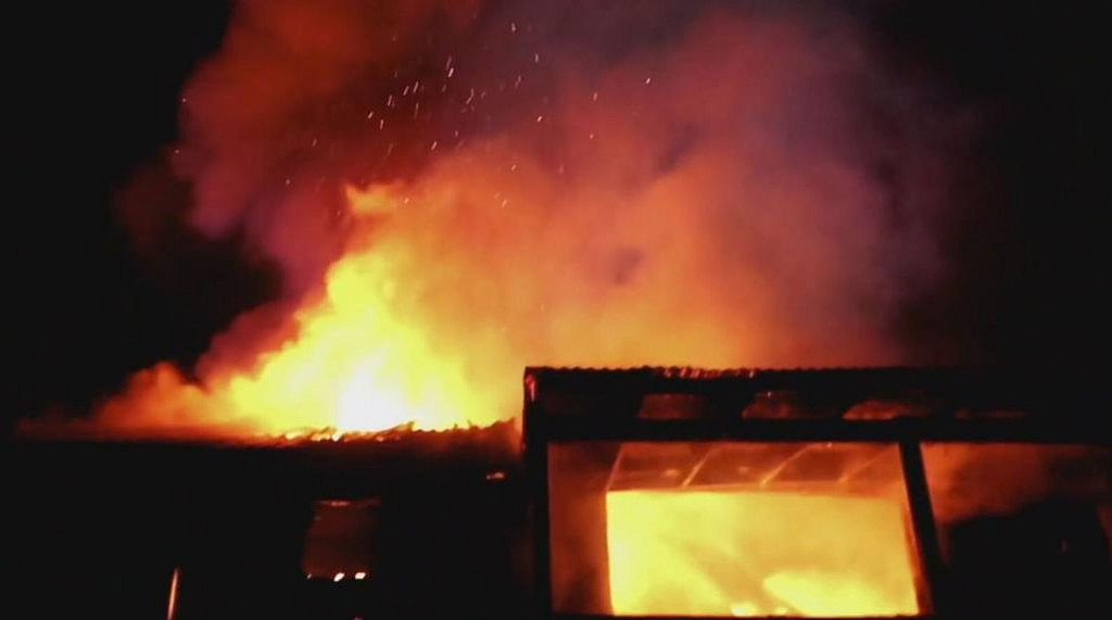 圣诞灯故障起火，悉尼民宅被烧塌！6小时才扑灭，当局发出警告（组图） - 3