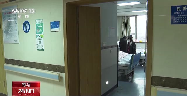 记者蹲点重庆一医院：急诊内科患者数量增长了4到5倍（组图） - 12