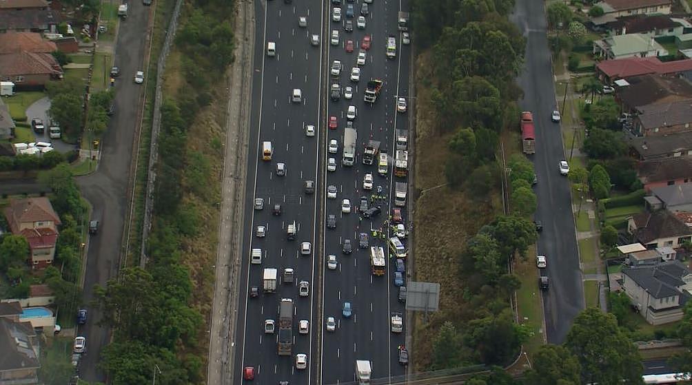 悉尼M4高速8车相撞，至少3人受伤！车道关闭交通受阻，车龙长达数公里（组图） - 3