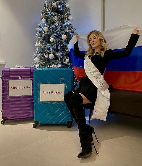 22岁俄罗斯小姐赴美比赛，将头戴仿制的皇后冠冕，对决乌克兰小姐（组图） - 1