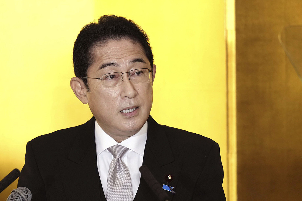 日本首相岸田文雄在新年记者会表示，对于无法得知中国本土疫情实际状况，「我们必须回应国民的不安」。 (图/美联社)