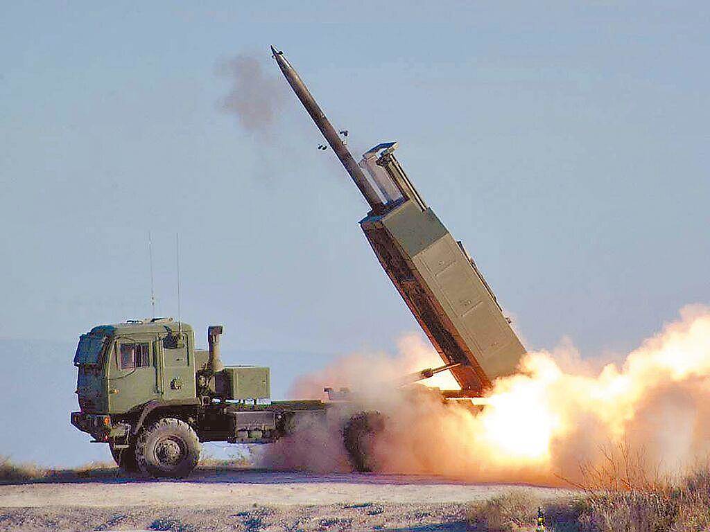 美国国务院去年批准一项潜在对外军售，称澳洲要求购买20套「海马士」（HIMARS）高机动性多管火箭系统。 （摘自美国陆军官网）