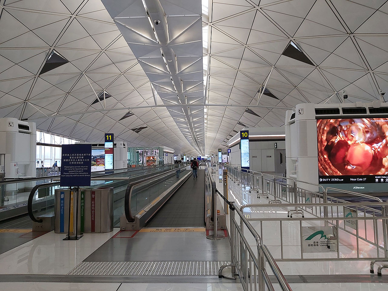 疫情爆发以来，香港国际机场客运量大减。（高锋摄）