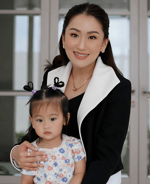 36岁泰国豪门名媛要当总理了？穿香奈儿戴宝玑（组图） - 52