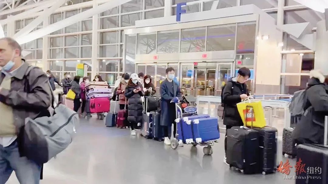 记者亲身经历：从纽约飞广州，入境0隔离，票价高昂，回国者多有家人病危（组图） - 3