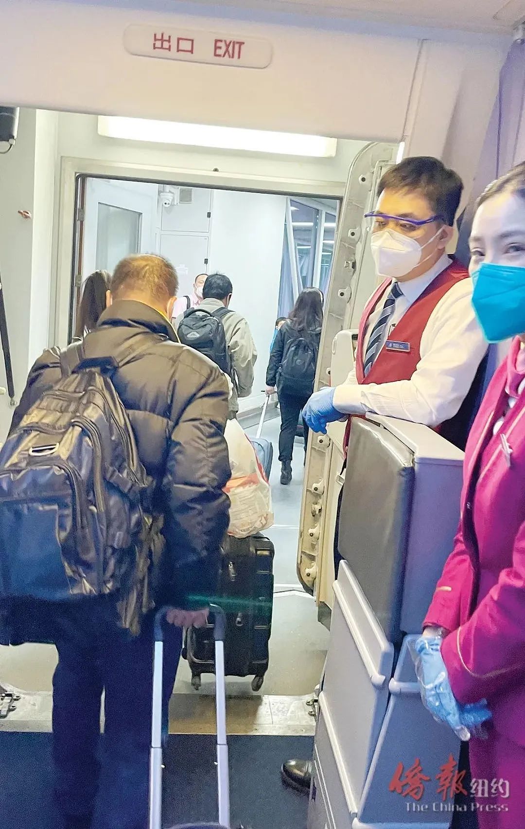 记者亲身经历：从纽约飞广州，入境0隔离，票价高昂，回国者多有家人病危（组图） - 7