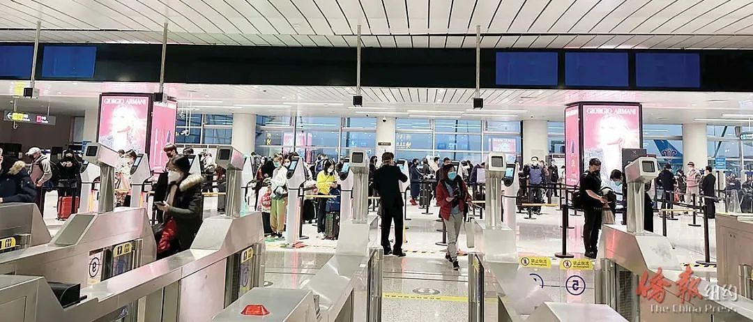 记者亲身经历：从纽约飞广州，入境0隔离，票价高昂，回国者多有家人病危（组图） - 8