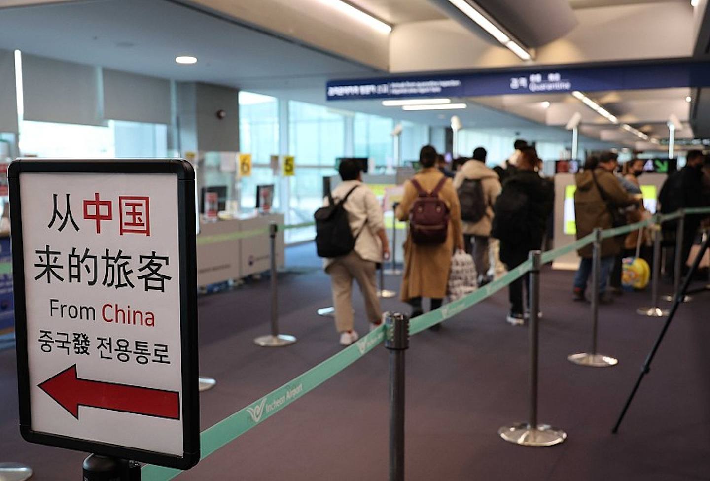 在韩国仁川机场，中国来的旅客有专门的出关通道。 （视觉中国）